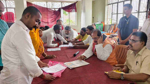 लखीसराय में कृषि मंत्री ने सुनीं जनसमस्याएँ, संबंधित विभागों को त्वरित कार्रवाई के दिए निर्देश